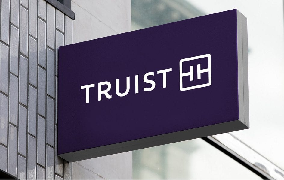 Truist Financial Corporation (TFC) — холдинговая компания, предоставляющая банковские и трастовые услуги в юго-восточных и среднеатлантических штатах США. Truist Financial работает в трех сегментах: потребительские банковские услуги, корпоративные и коммерческие банковские услуги и страховые услуги. Компания была основана в 1872 году и имеет штаб-квартиру в Шарлотте, Северная Каролина.