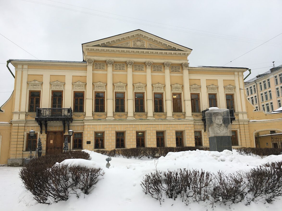 Библиотека-читальня им.А.С.Пушкина зимой