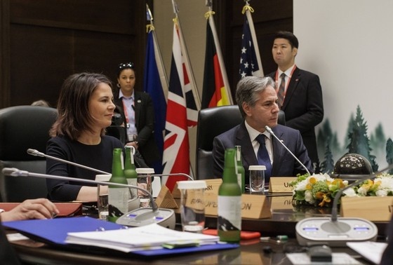    Анналена Бербок и Энтони Блинкен на встрече министров иностранных дел стран G7 в Японии