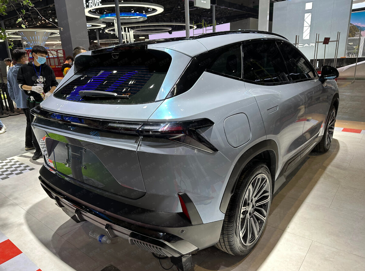 На фото: кроссовер Jetour X-2 на Шанхайском автосалоне 2023