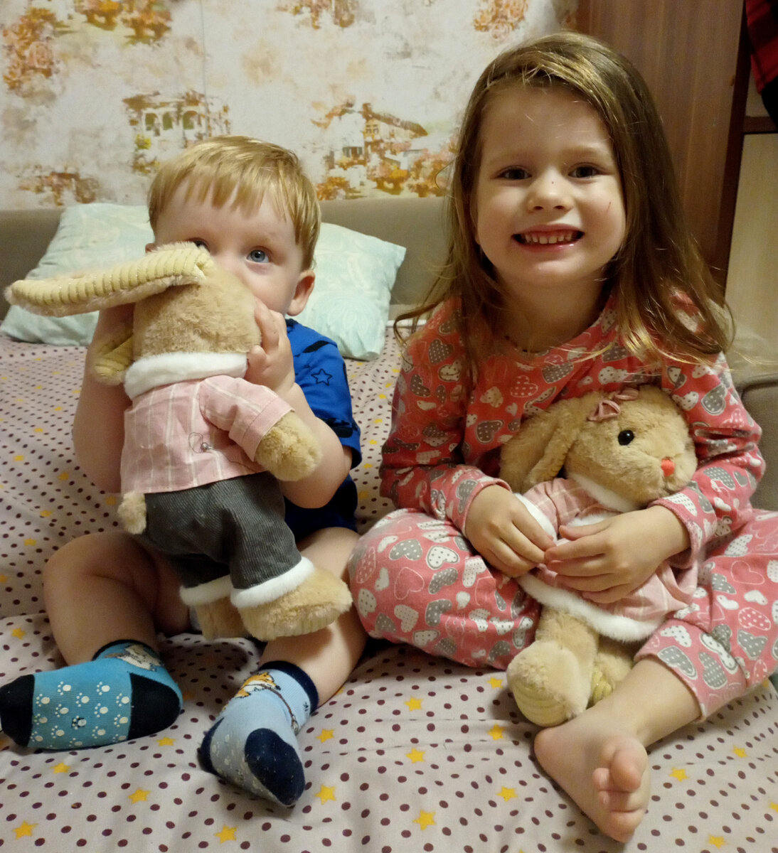 Подарили двух зайчат малышам, имена как у сестры и брата из "Звёздных войн" 