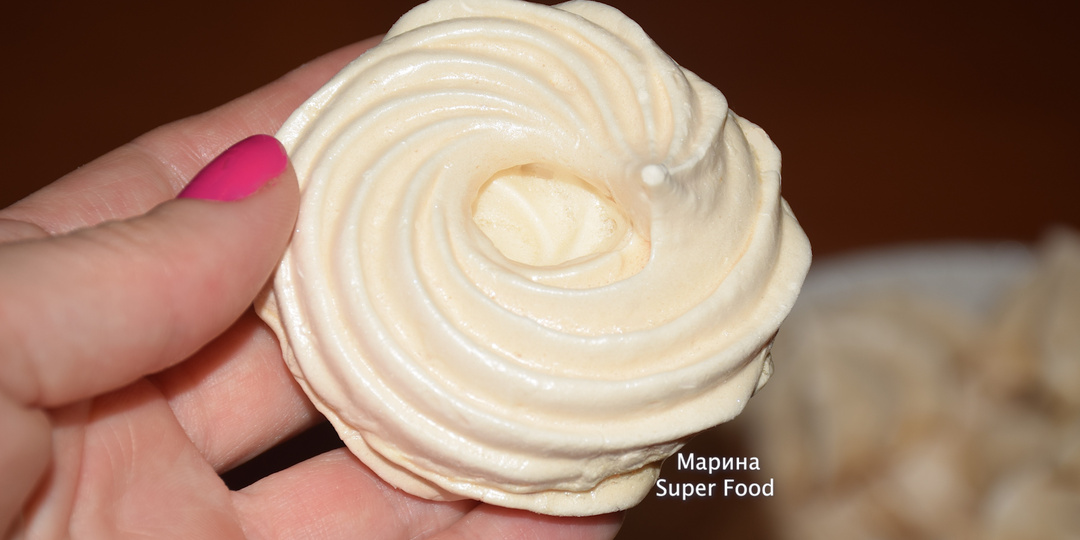 Не получается безе? Меньше сахара (быстро сохнет, не растекается и не липнет)