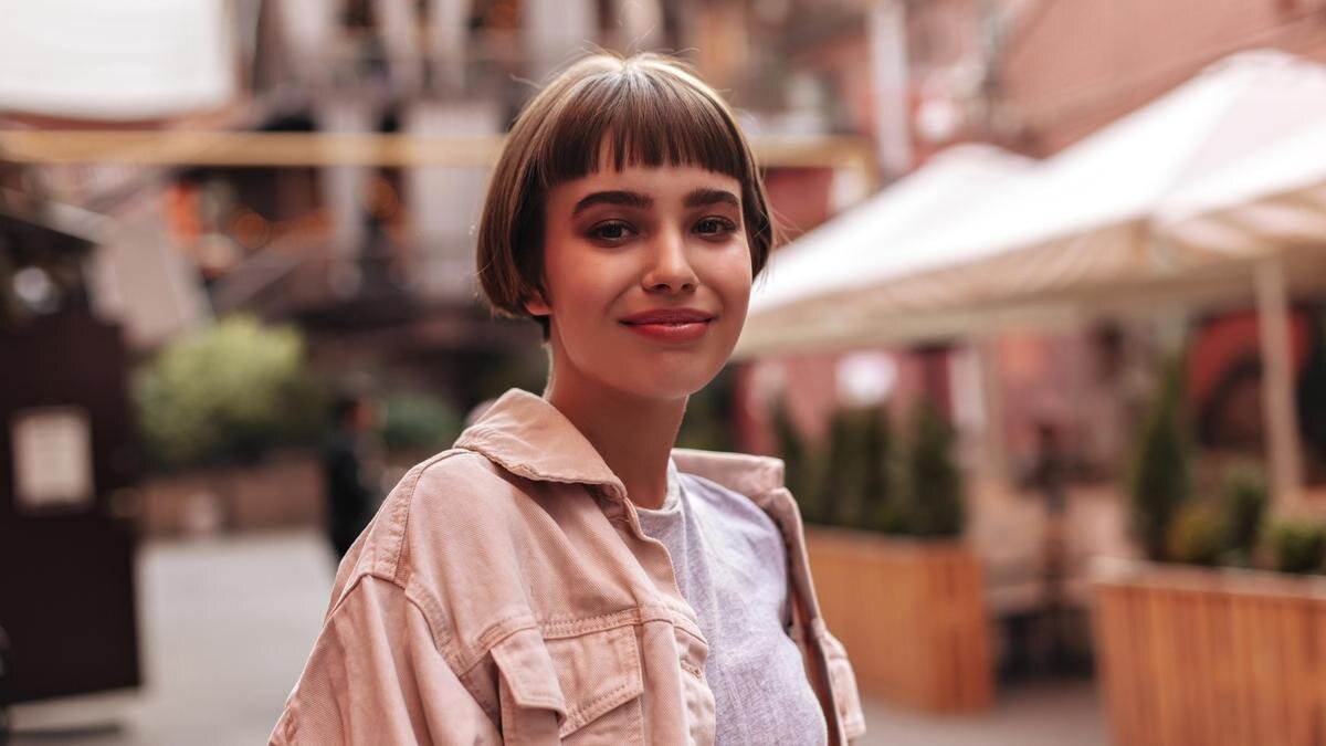    Девушка:Freepik