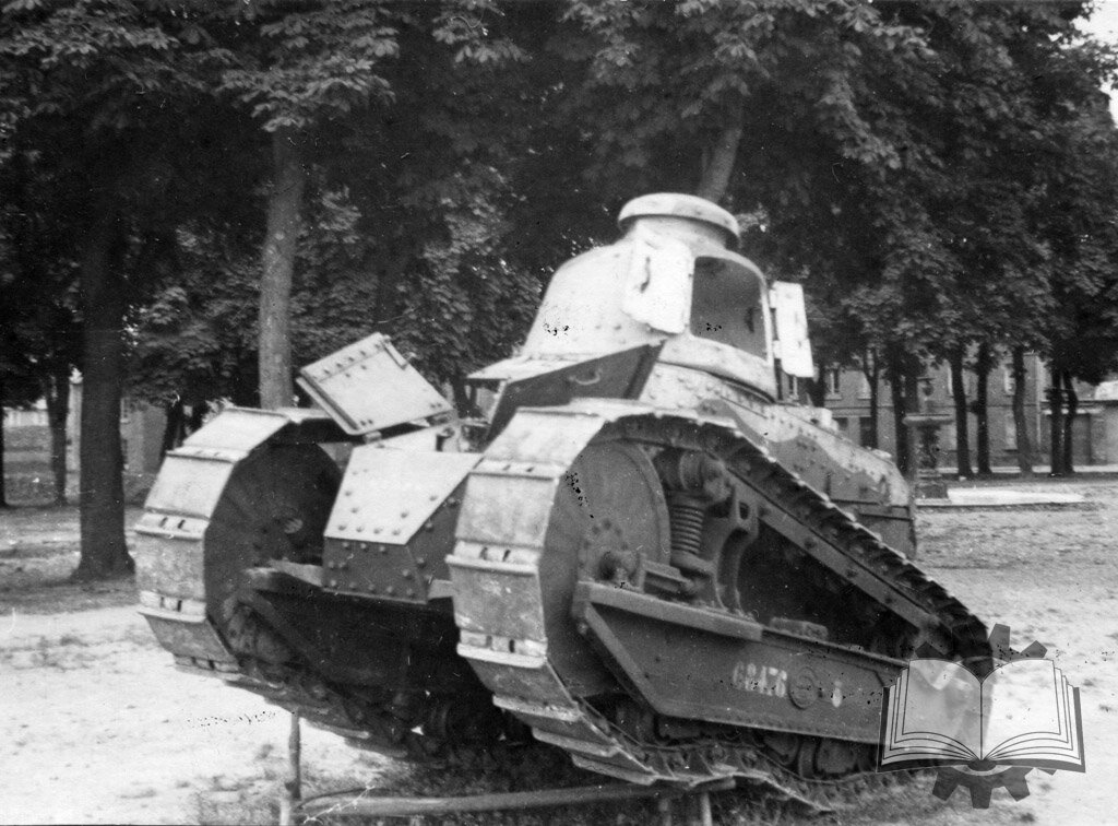 Работа подвески Renault FT. Для своего времени ходовая часть этого танка стала большим шагом вперед.
