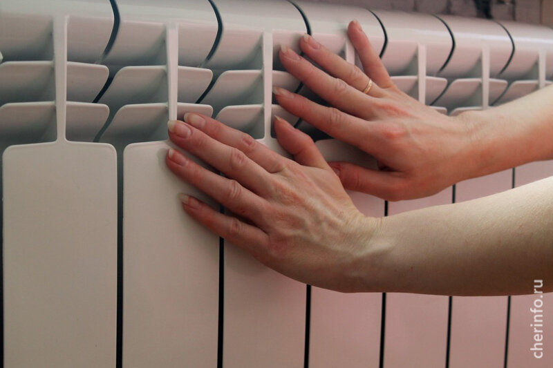    По информации "Газпром теплоэнерго Вологда", без отопления и горячей воды остаются 16 домов в Заречье