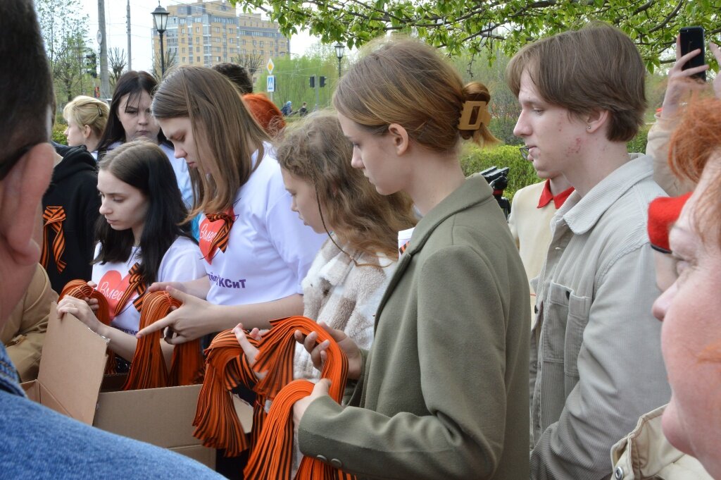 В Твери волонтёры раздадут пять тысяч георгиевских лент до Дня Победы