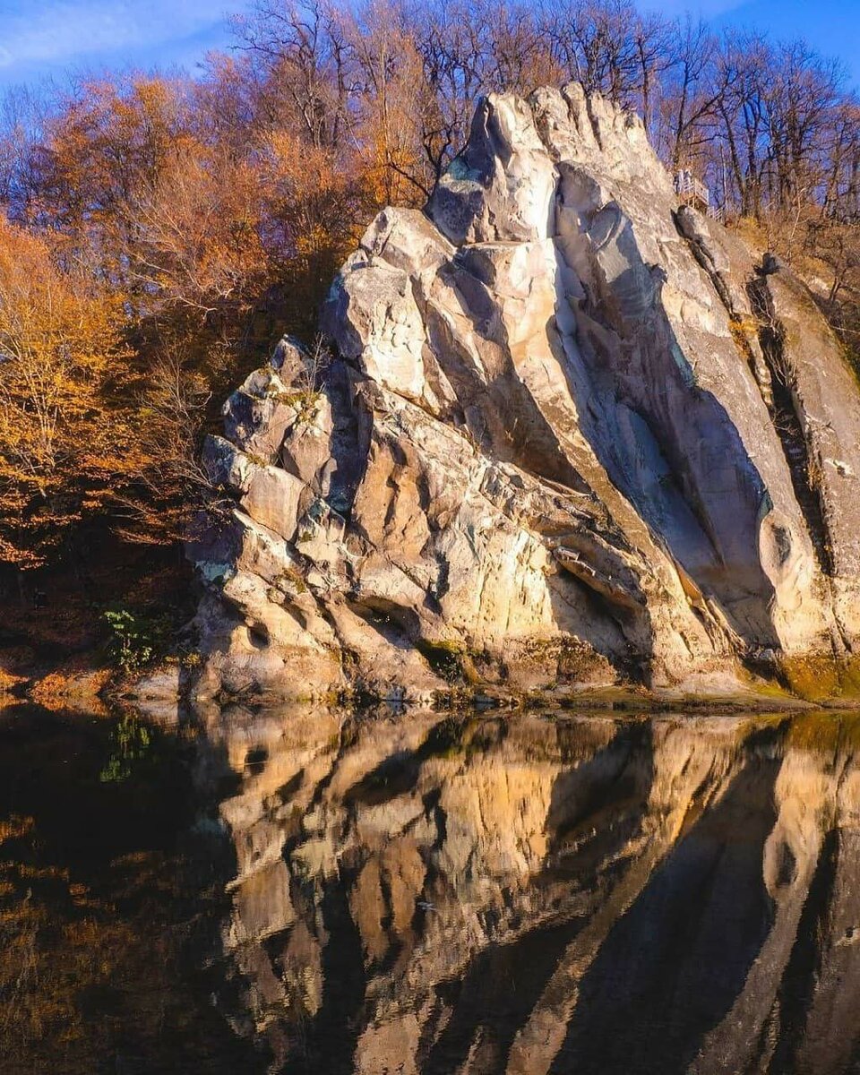 Горячий ключ краснодар края. Гора петушок горячий ключ. Скала петушок горячий ключ. Горы горячий ключ Краснодарский край. Скалы горячий ключ.