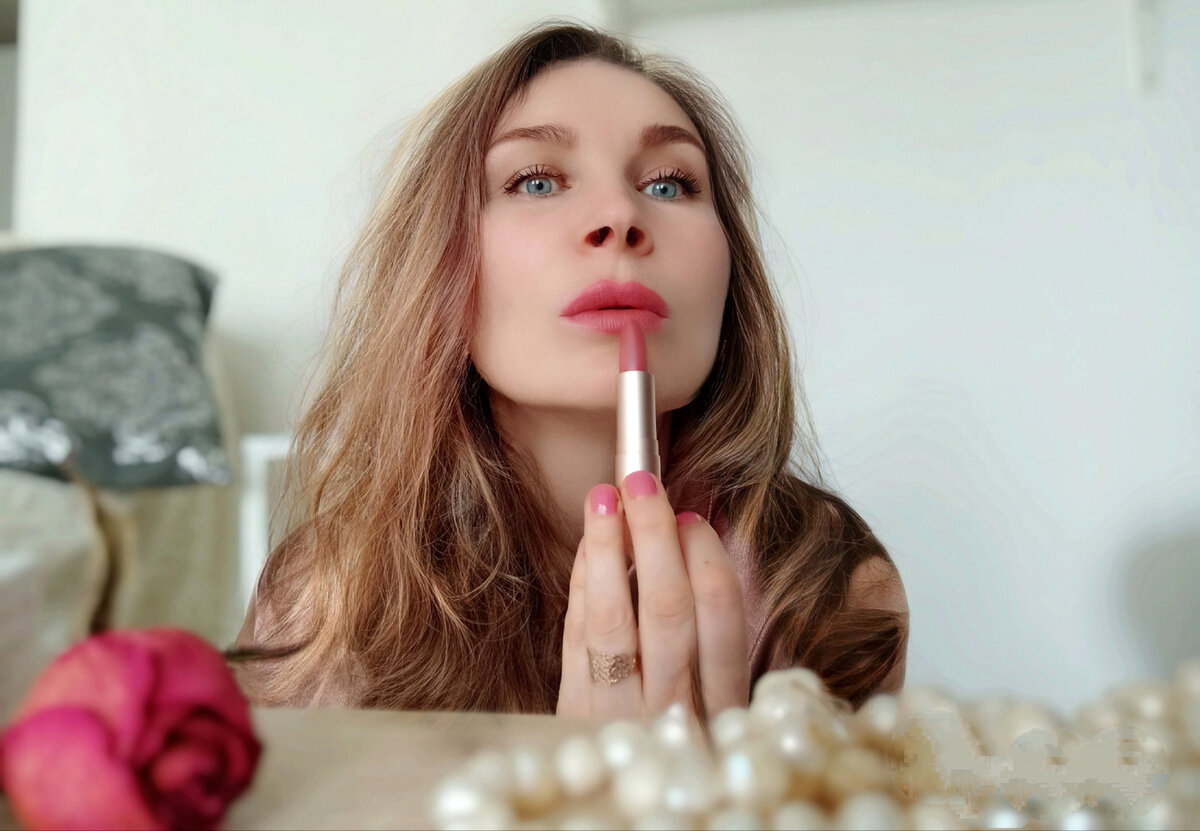 Добро пожаловать на канал! Меня зовут Анфиса, мне 44 года. Мама двоих взрослых детей и уже бабушка:) На канале делюсь секретами красоты, ароматерапии, рассказываю, как сохранить бодрый дух, физическое и ментальное здоровье.