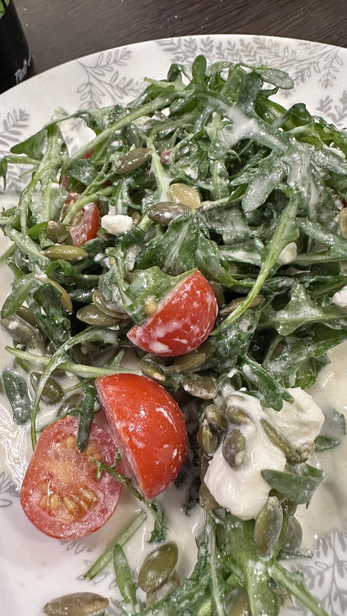 Салат с рукколой