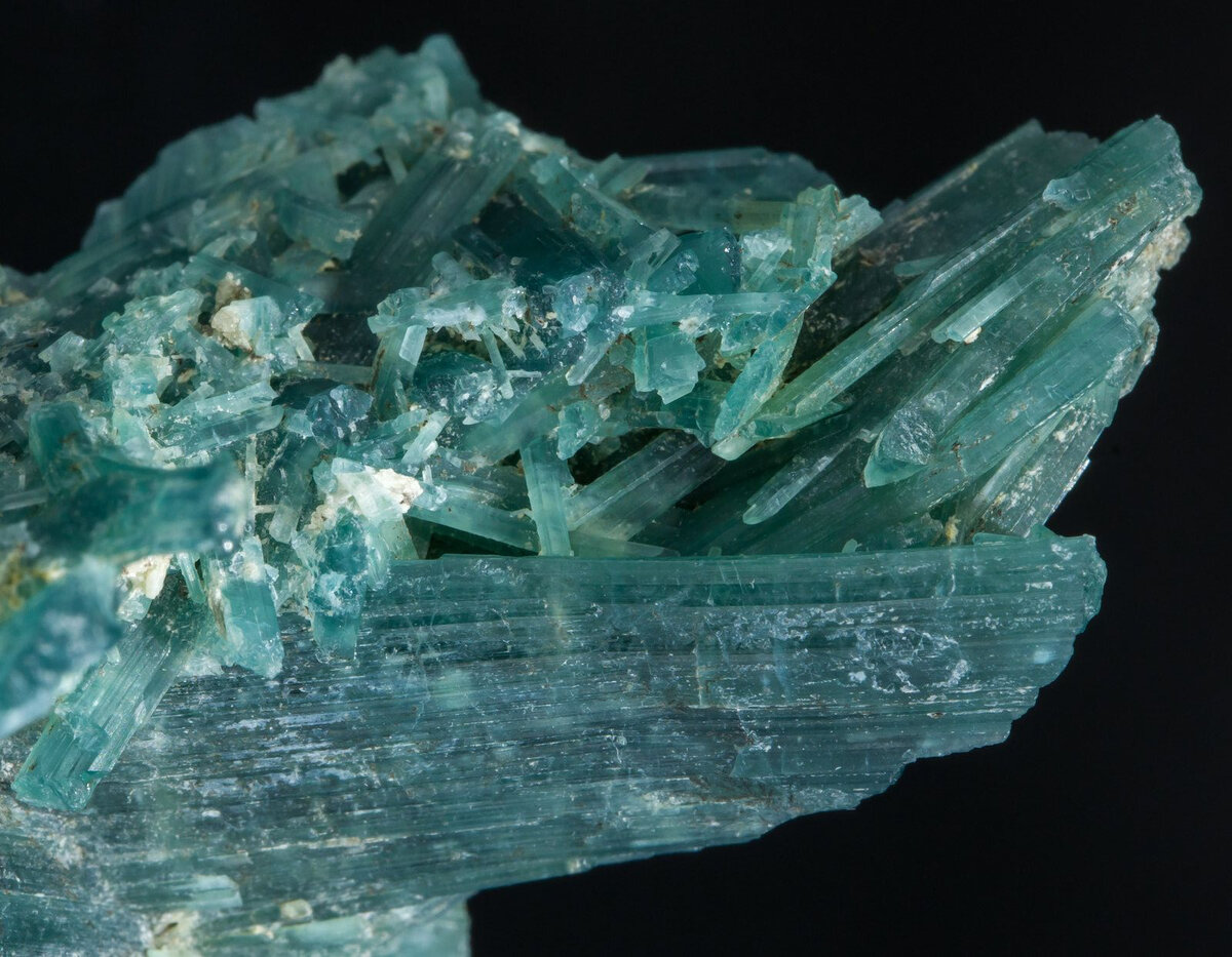 Грандидьерит. Фото из свободного доступа.