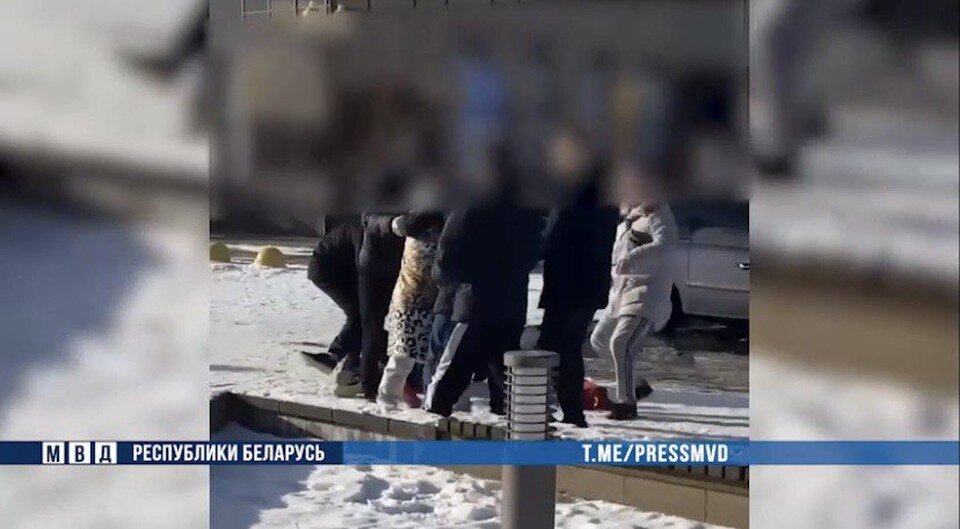     Сурпугов задержали на железнодорожном вокзале Могилева. Фото: скриншот с видео, опубликованного в телеграм-канале МВД