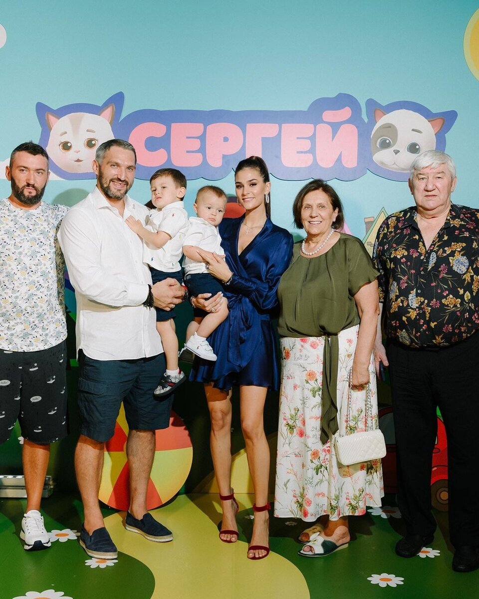    Александр Овечкин с семьей Фото: Инстаграм (запрещен в РФ) / @aleksandrovechkinofficial