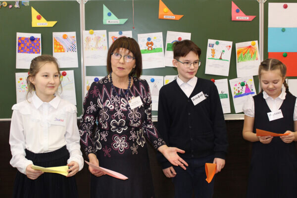    Марина ЧЕРЕМИСОВА вновь ведет урок у доски