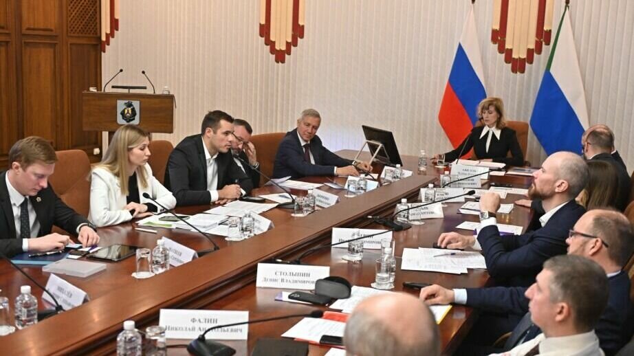     На встрече, организованной экономическим блоком правительства Хабаровского края, инвесторы оценили работу институтов поддержки, рассказали о проектах и вопросах, с которыми сталкиваются при реализации инвестиционных проектов. Очередную сессию провело краевое министерство экономического развития.