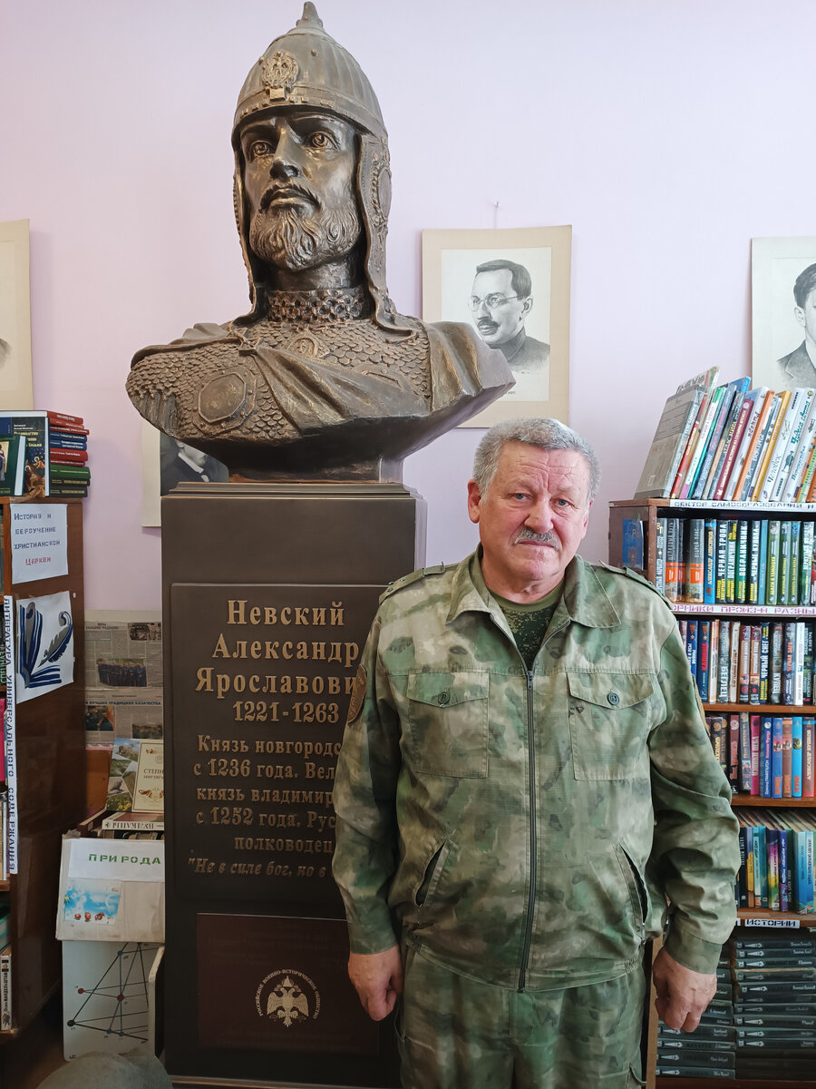 Преподаватель Луганского казачьего кадетского корпуса имени маршала авиации Александра Ефимова, старший лейтенант Владимир Щербак