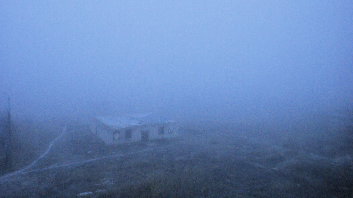 Город Шахмат спрятался в тумане