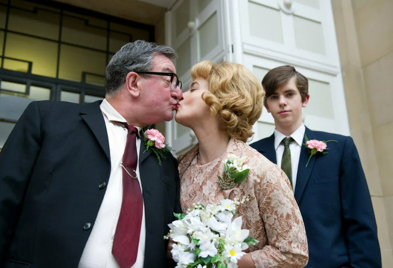 Кадр из фильма "Тост". Великобритания, 2010 г.