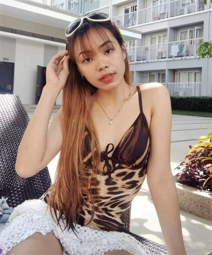 Рандомные фото девушек из Филиппин и Таиланда соответственно (тайка там дальше >)