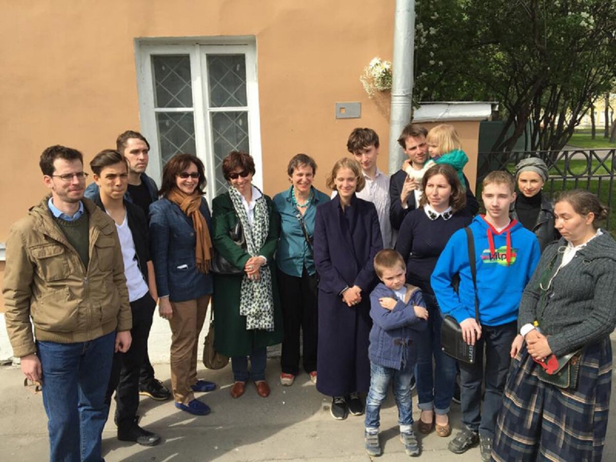После установки таблички по адресу Делегатская, д. 3 / Фото: Сергей Пархоменко (www.poslednyadres.ru)