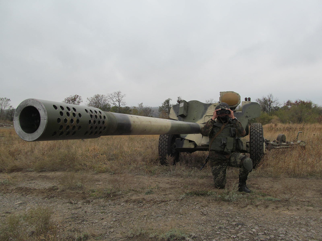 Тонкое дуло, словно жало клинка. 
