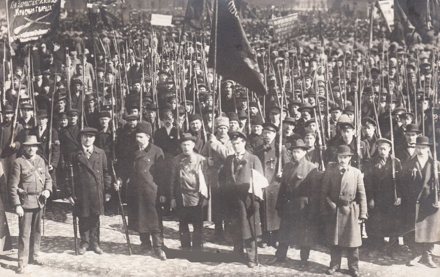 Отряд Красной Гвардии на параде 1 мая 1917 г. Фото из открытых источников