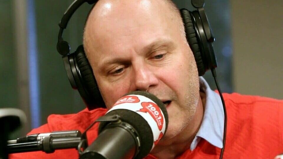     Концерт группы «Несчастный случай» в Новосибирске отменили прямо перед его началом, а солиста Алексея Кортнева (на фото) доставили в полицию.