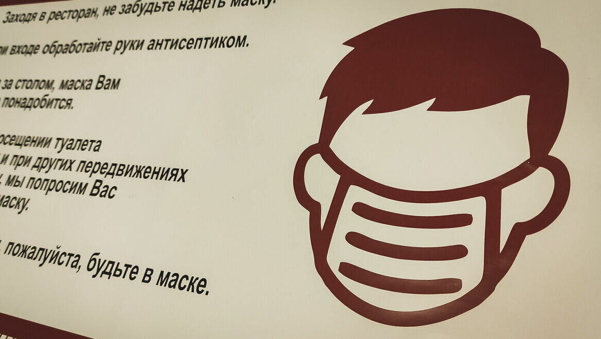     Посетителям Пятигорского городского суда временно ограничили вход в здание из-за распространения «Омикрона» и террористических угроз. Один из посетителей суда оспорил запрет. Что из этого вышло, разбирался корреспондент NewsTracker.