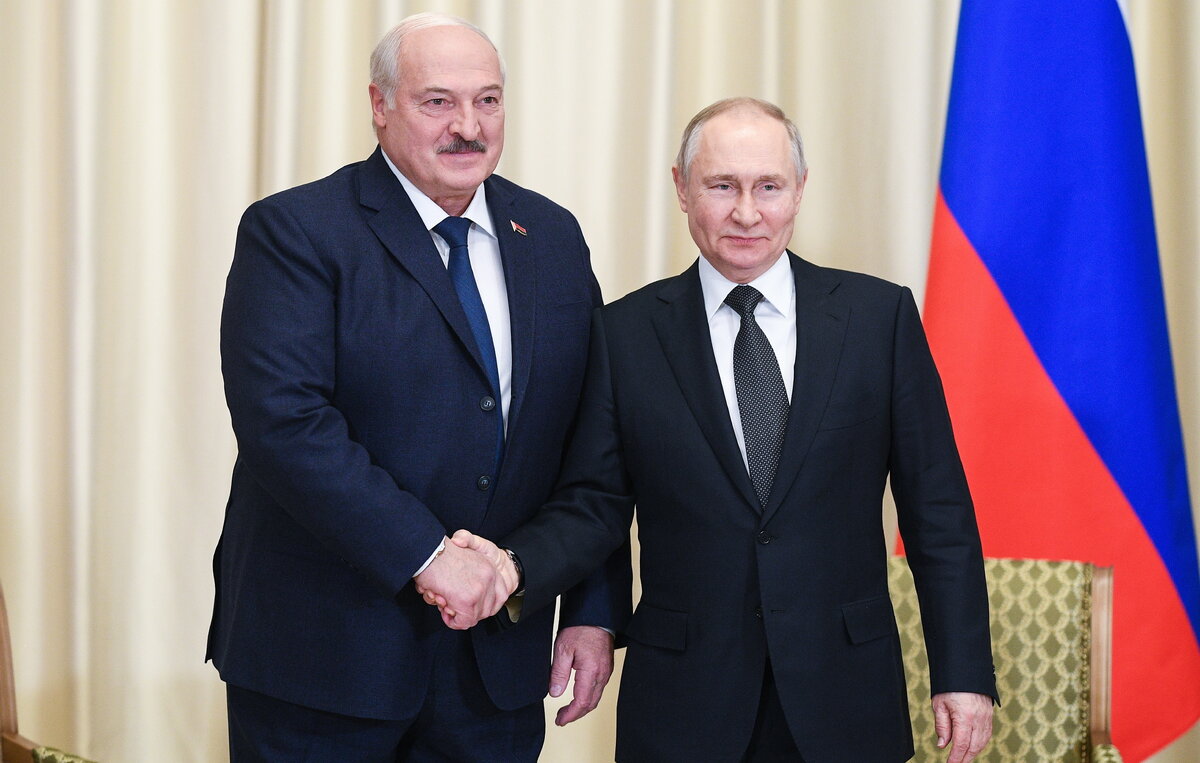    Президент Белоруссии Александр Лукашенко и президент России Владимир Путин   Владимир Астапкович/POOL/ТАСС
