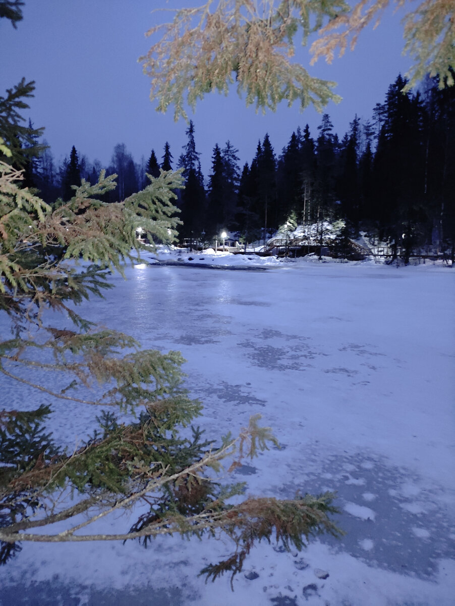 Эти фотографии сделаны около 16:00