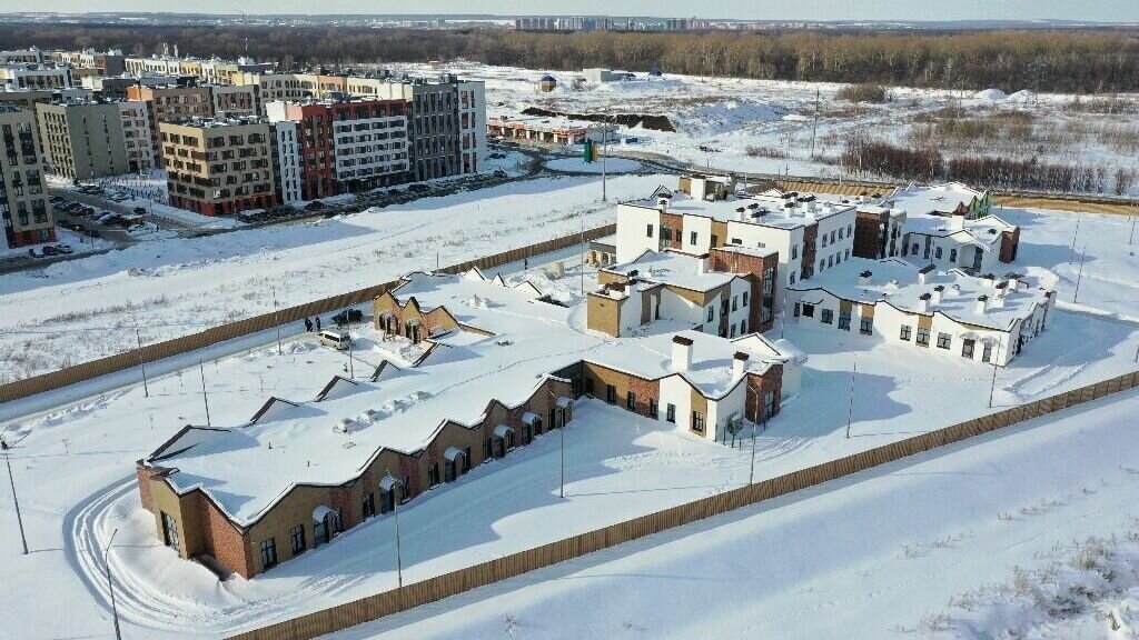     На данный момент в здании ведутся работы по чистовой отделке.