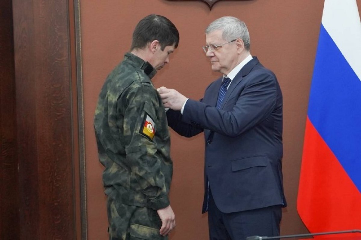    Полпред Юрий Чайка вручил госнаграды терским казакам в Северной Осетии