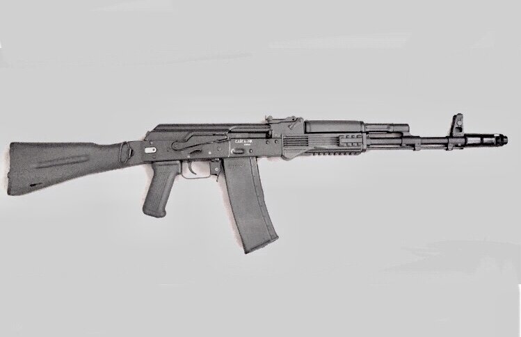 SAIGA MK 223rem. Отличный карабин на базе автомата Калашникова АК101, является экспортным вариантом штатного автомата Российской армии АК74М, разработанным под патрон 5.56×45 мм (принят на вооружение в странах НАТО и широко распространен в мире). Владею этим карабином почти 2 года, отлично подходит для занятия спортом, на охоту с этим карабином ходить не пробовал. Кучность не плохая, на 100м 3 выстрела укладываются в круг 5 см. 