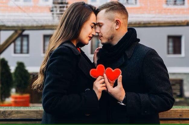 Молодая пара на улице Фото взято из открытых источников.
