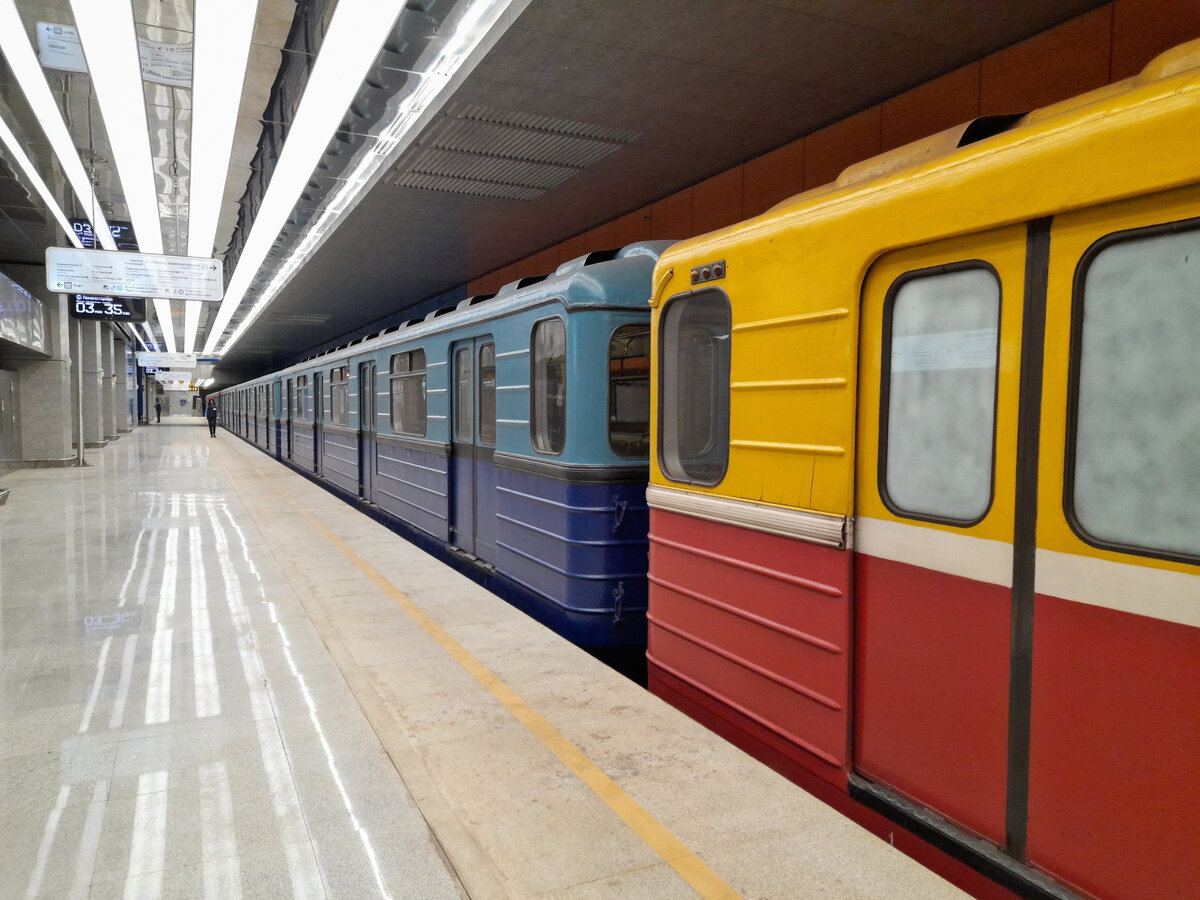 Есть пробный поезд на 🚇 пусковом участке 💍 Большой Кольцевой линии, а  также, перегонка составов в депо 