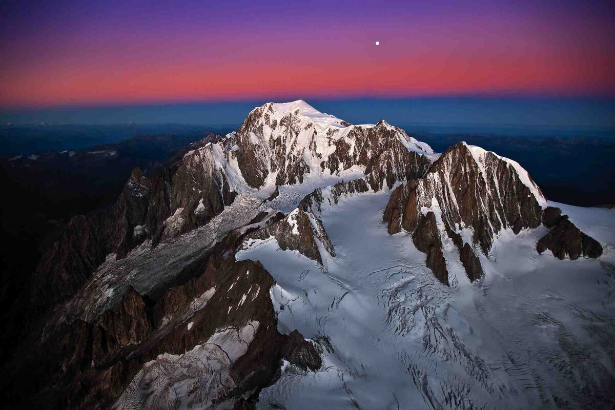 Монблан гора. Вершина Италии Монблан. Альпийский пик — гора Мон Блан. Горный массив Монблан.