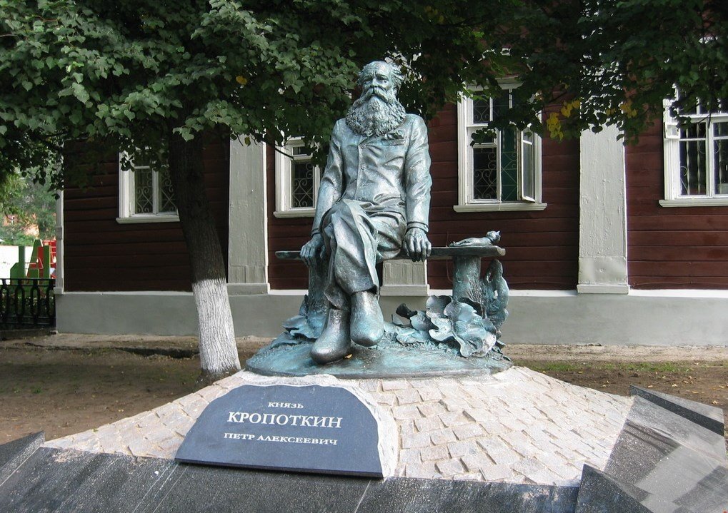 Памятник Кропоткину в Дмитрове , из открытых источников 