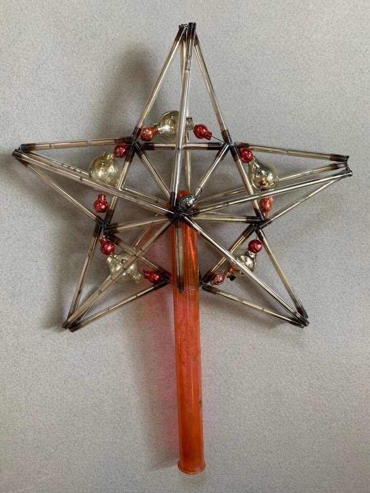 Пятиконечная звезда: ОФ №3854, 25х19 см, трубчатый стеклярус и бусины
