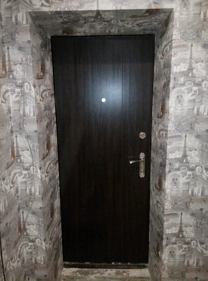 Декоративная отделка входной двери