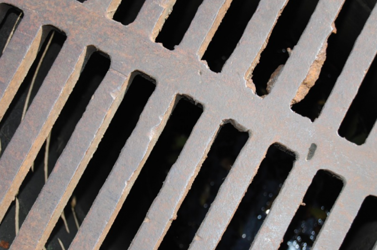    ЕДДС: канализация течёт в реку в центре Петрозаводска