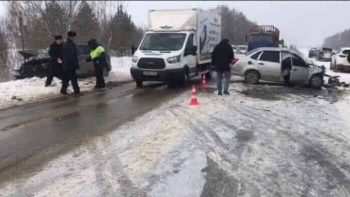     Три человека оказались ранены в результате ДТП на трассе Р-158 в Шатковском районе. Подробнее об аварии рассказали в УГИБДД по региону.