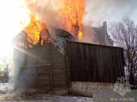     Пожар в Новоузенске. Фото: ГУ МЧС по Саратовской области