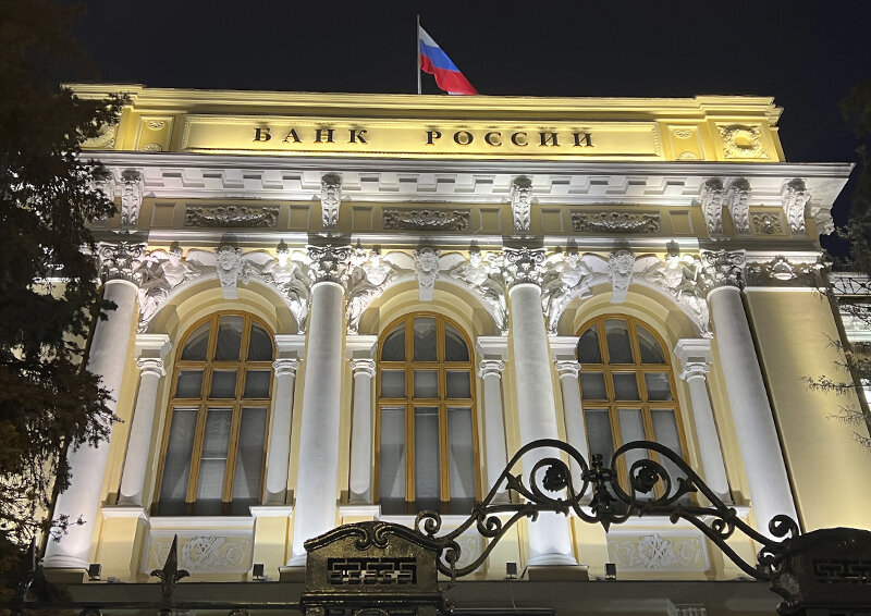    Почему банки опускают депозитные ставки при неизменной ключевой ставке ЦБ