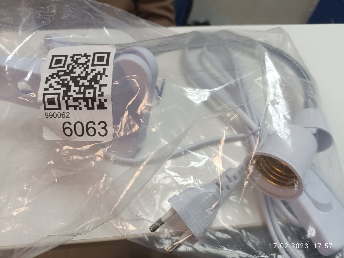 А вот и сам светильник, отправлен без всякой дополнительной упаковки...