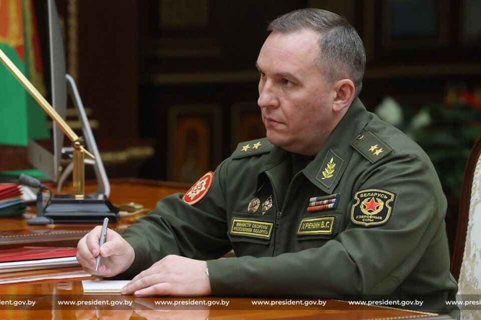     Глава Минобороны Хренин объяснил, чем народное ополчение отличается от войск территориальной обороны. Фото: president.gov.by