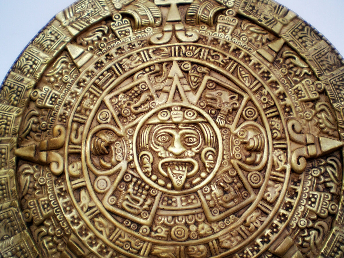 Календарь майя что это. Солнечный календарь Майя. Календарь индейцев Майя. Камень солнца ацтеков. Календарный круг Майя.