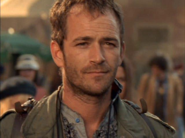 Люк Перри в роли Иеремии...