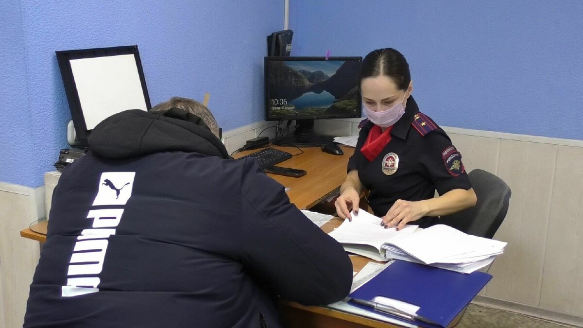     В Хакасии транспортные полицейские вернули мужчине телефон, который у него украли еще летом 2022 года.