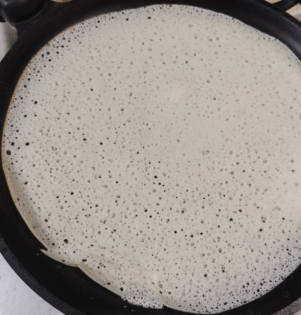 Жарим по 1-2 минуты с каждой стороны.