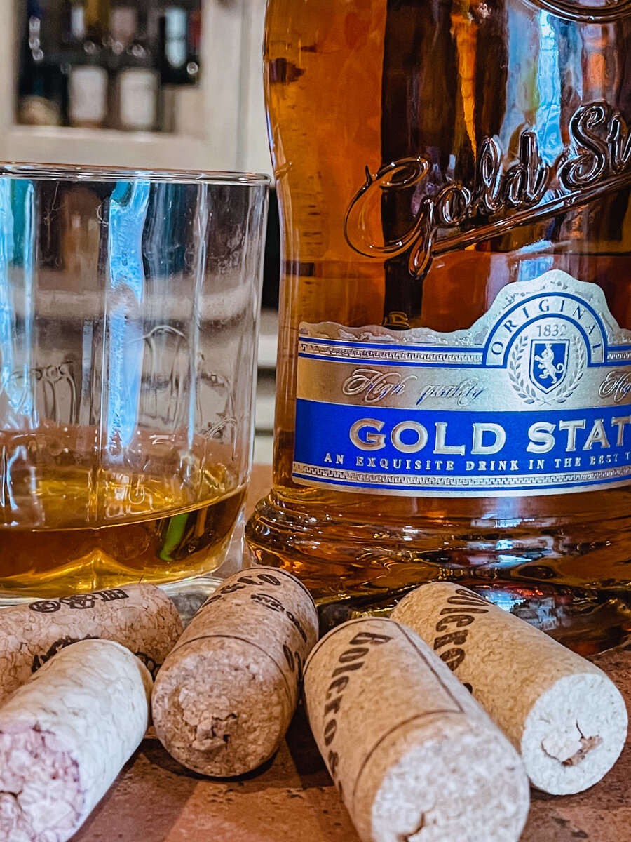 Коньяк Gold Status. 