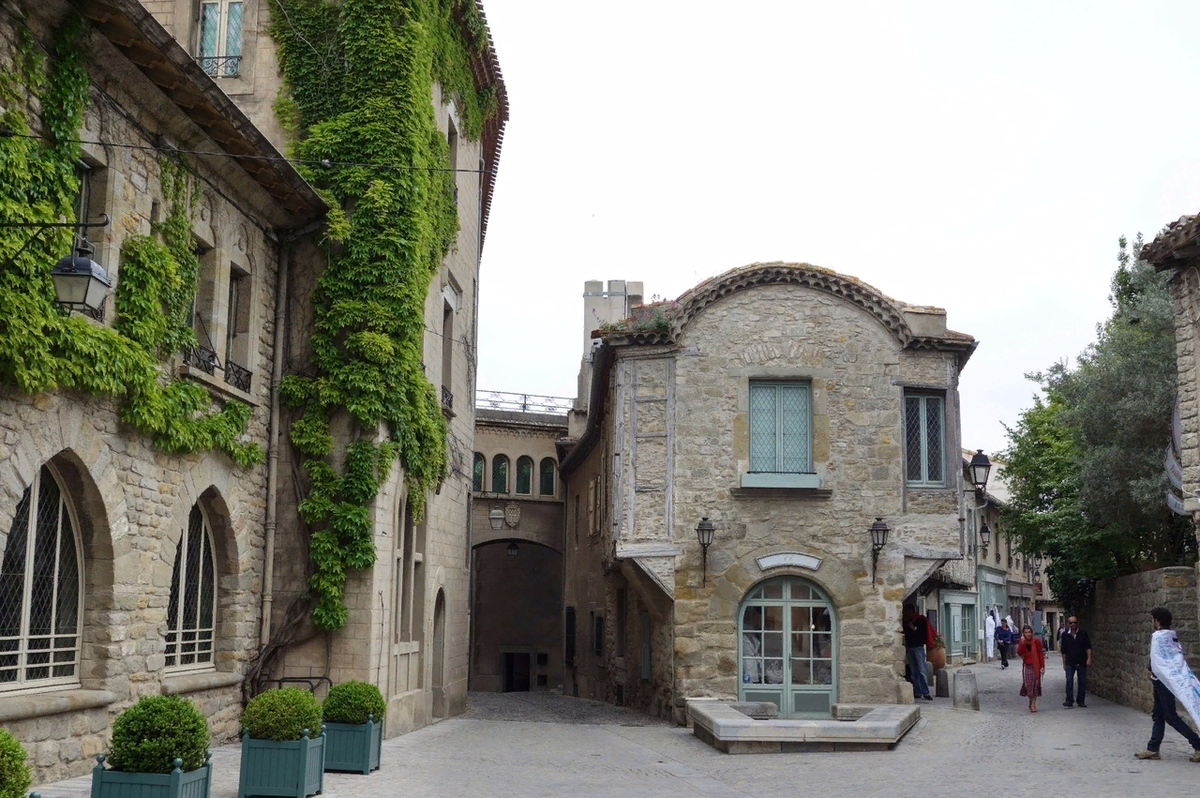 Средневековье здесь дремлет на каждой улочке...